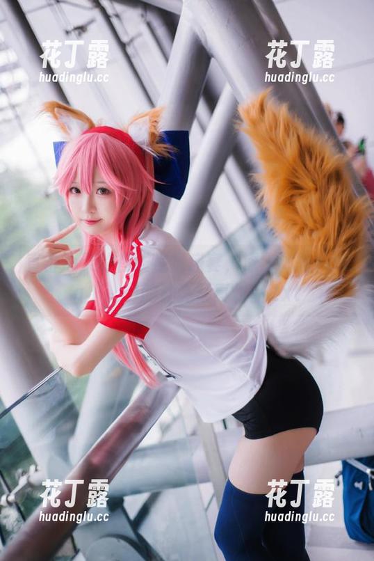 直击心灵的在线视觉盛宴，深入体验Yuna (윤아)的油亮写真作品.txt